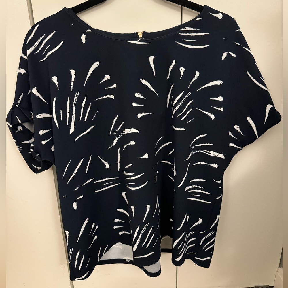 Super cute Melloday top size large